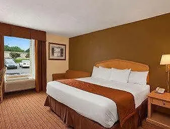 Baymont By Wyndham Charlotte-Airport Coliseum Hotel 2*, Charlotte